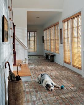 Gator Blinds offers window treatments, blinds, window shades, window coverings, wood blinds, mini blind, vertical blinds, horizontal blinds, custom window coverings, blinds, window treatment dealer, cellular shades, honeycomb shades, duette shades, blind covering dealers. Serving Orlando, Winter Park, Kissimmee, Lake Mary, Longwood, Sanford, Altamonte Springs, Maitland, Oviedo, Winter Springs, Casselberry, Clermont